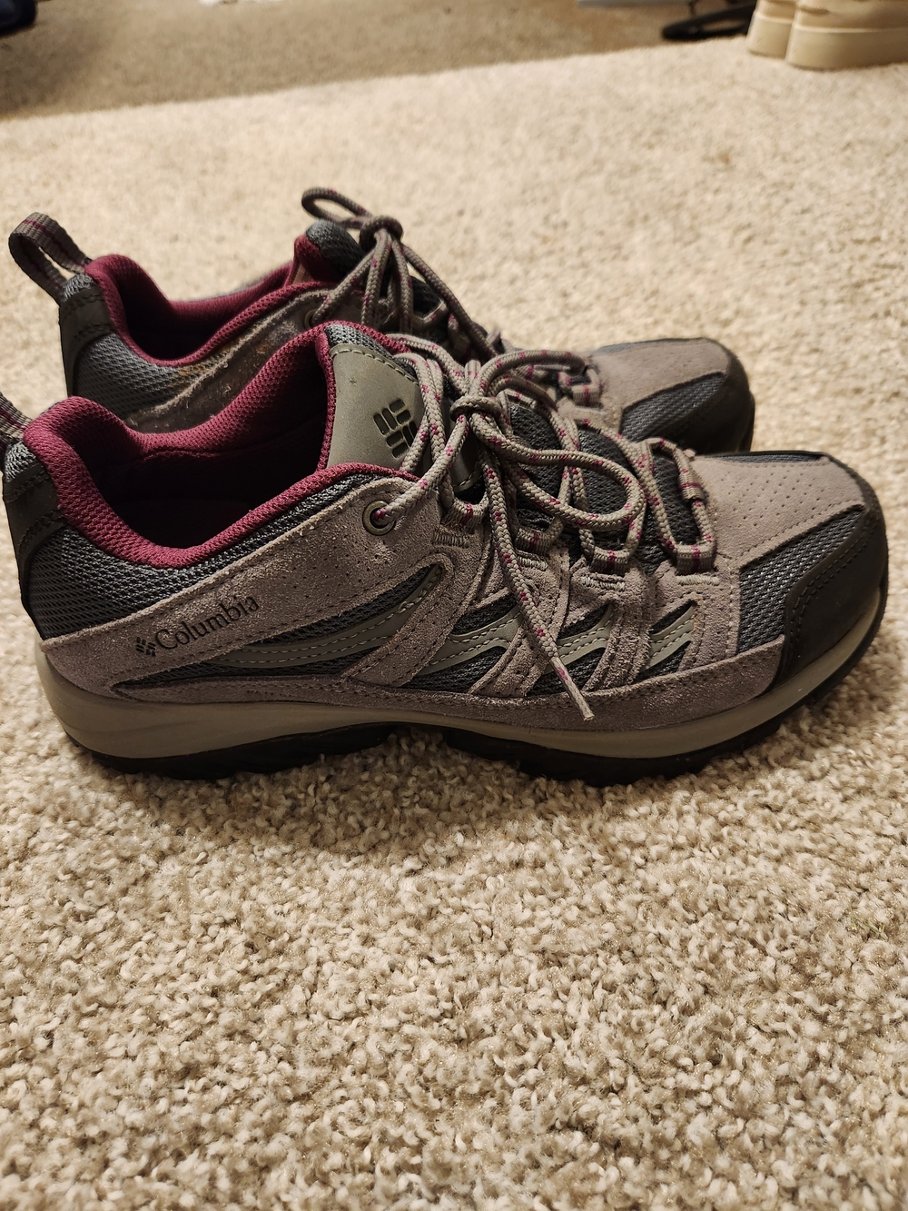 NEW Columbia Women's Gray Suede Hiking Sneakers - Gray with Burgundy Lining 9